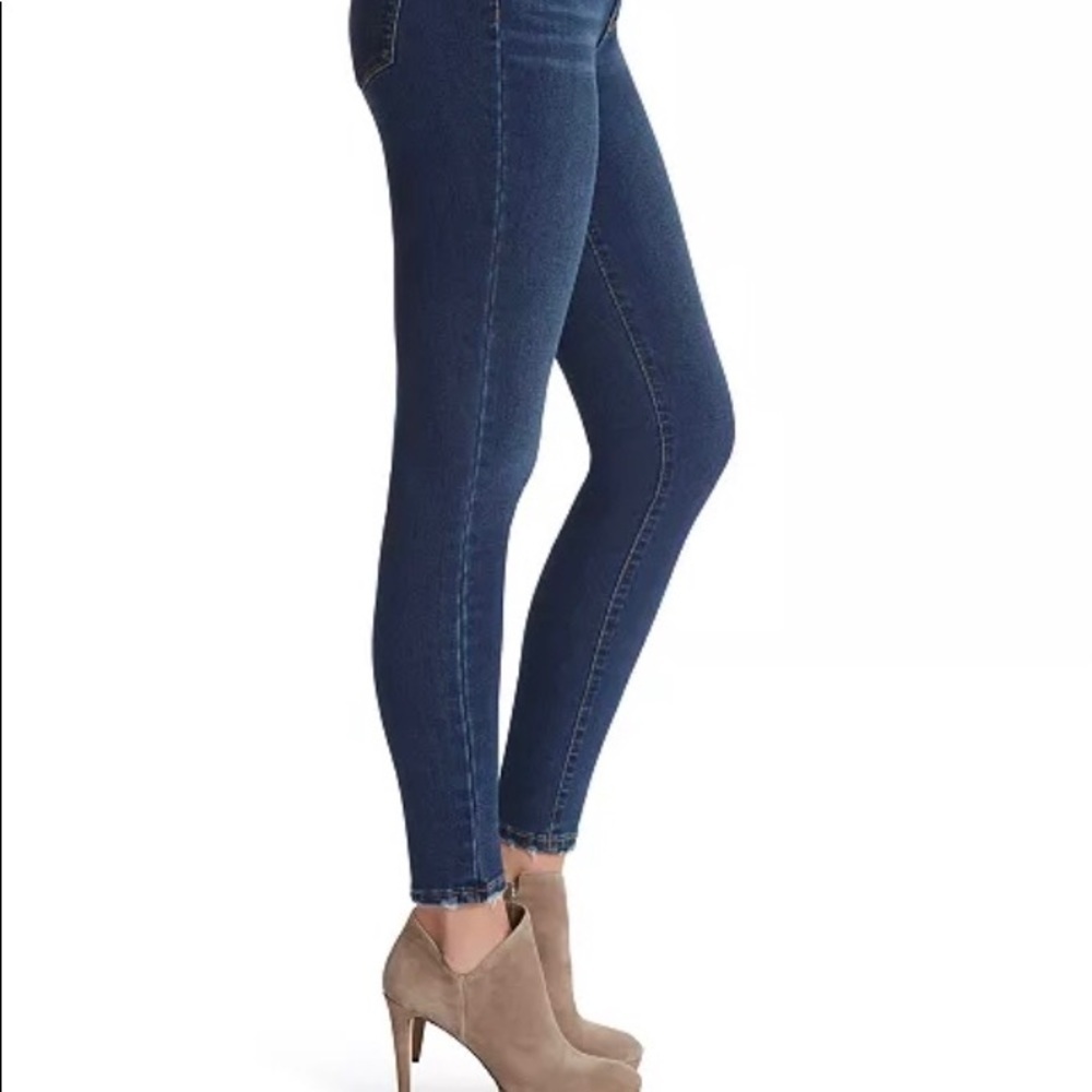 Jessica Simpson High Rise Skinny Jean / size 6/28 /